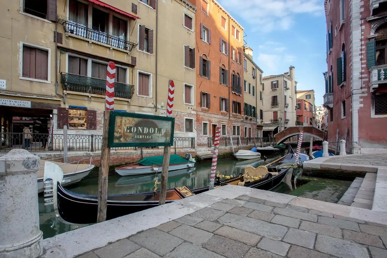 Suite Veronica & Maison Laguna Venice 0*,